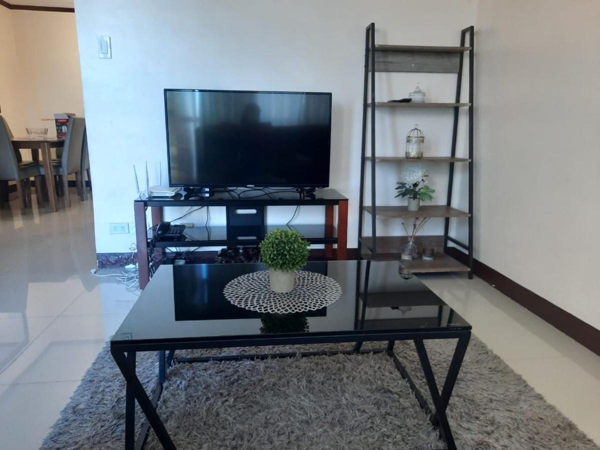 Affordable Makati Apt Манила Экстерьер фото