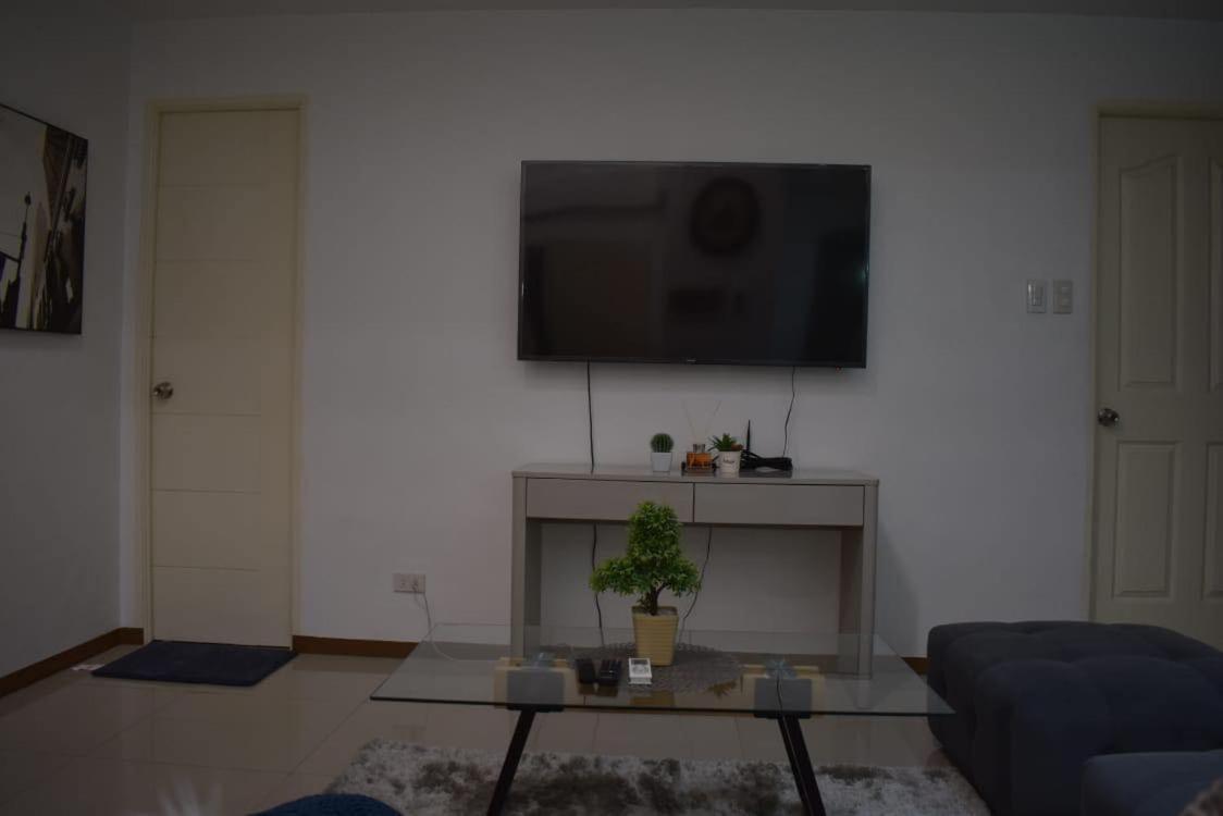 Affordable Makati Apt Манила Экстерьер фото